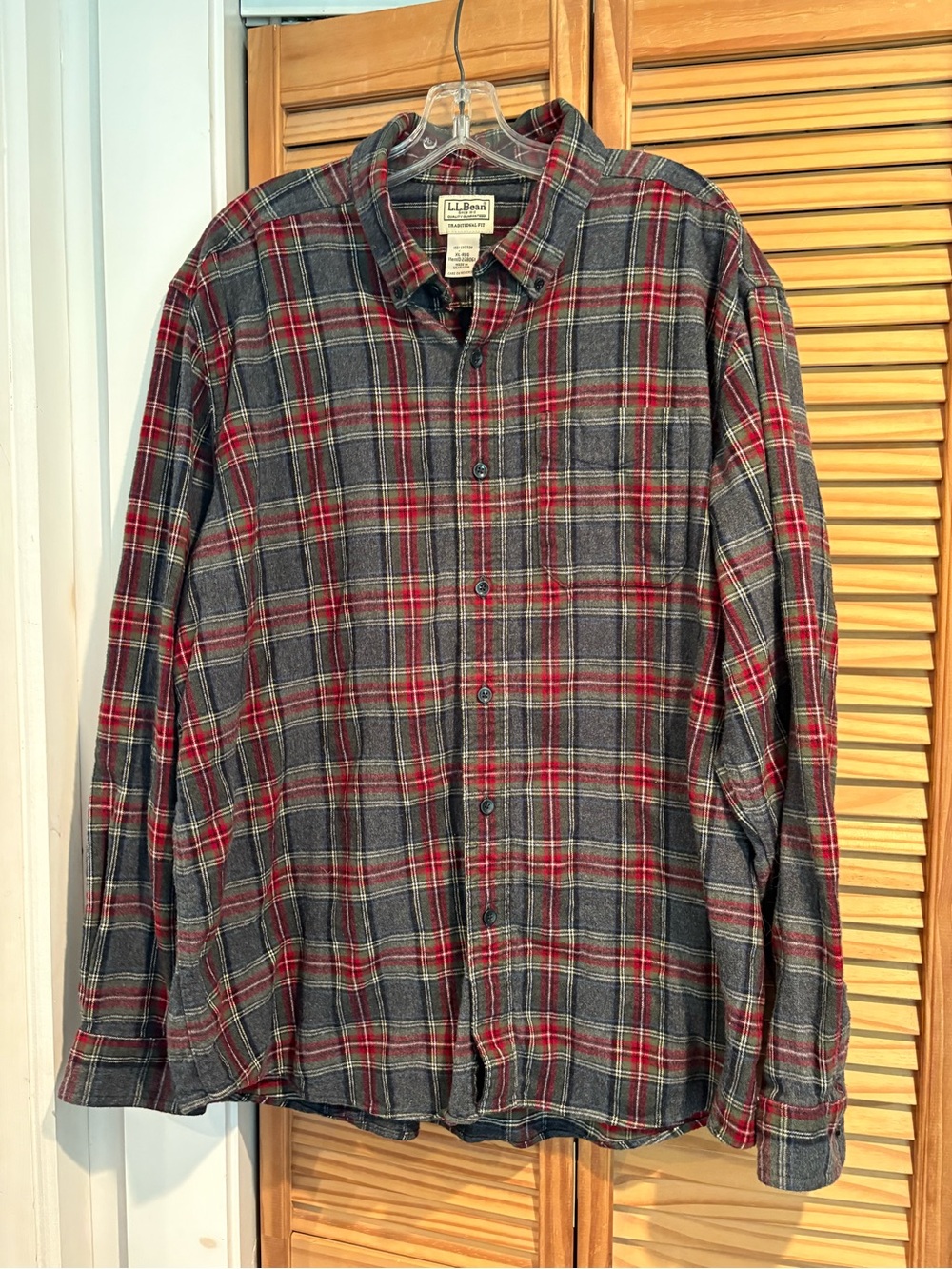 L.L. Bean Men's Flannel Gray & Red Plaid Button-Down Shirt Gorpcore Outdoors XL
